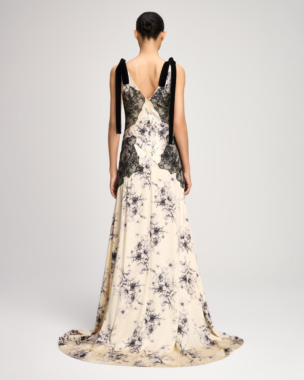 Cinq à Sept Handsketched Floral Antonella Gown