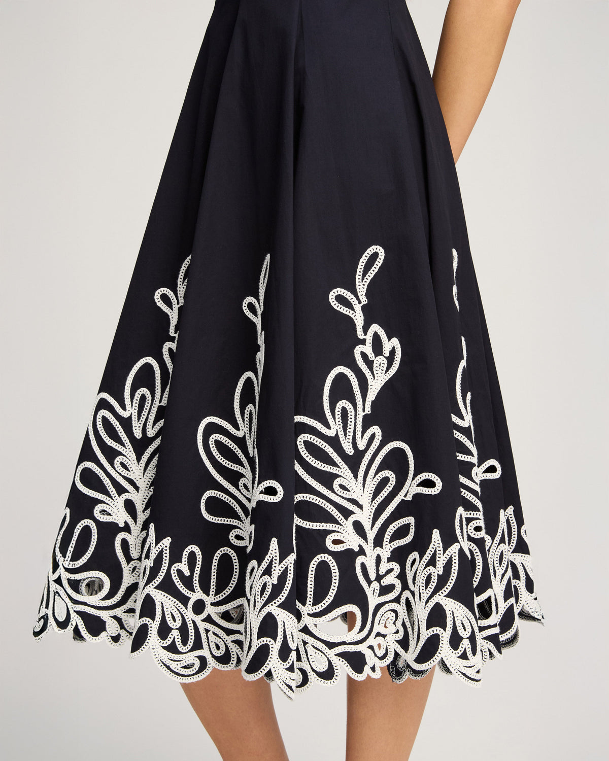 Cinq à Sept Paisley Bloom Embroidered Dama Dress