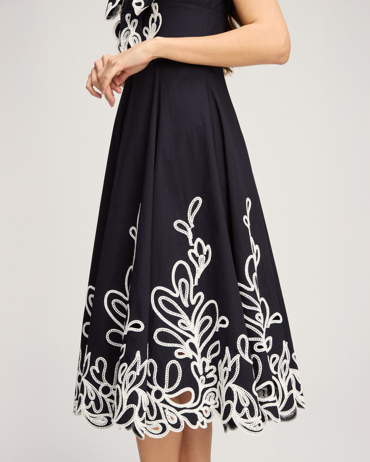 Cinq à Sept Paisley Bloom Embroidered Dama Dress